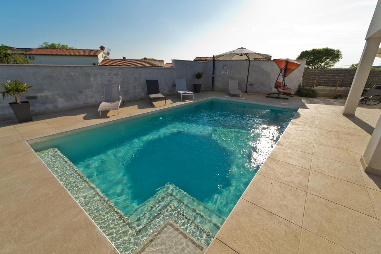 Villa Luka With Private Pool Near Пула Экстерьер фото